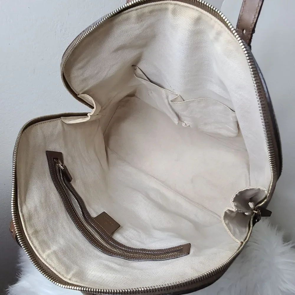 💯 Authentic Gucci Handbag 🍀 - Picture 3 of 16